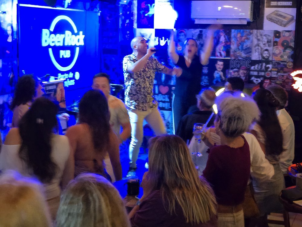 Shows ao vivo todo dia no Beer Rock Pub em Porto de Galinhas