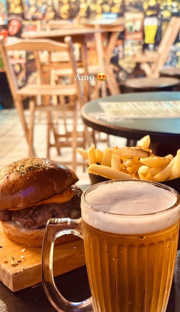 Hambúrguer artesanal com chopp gelado - bar em Porto de Galinhas Beer Rock