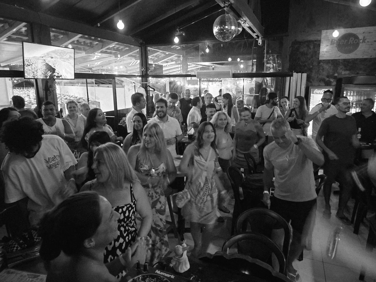 O que fazer a noite em Porto de Galinhas: Retro Hits no Beer Rock Pub