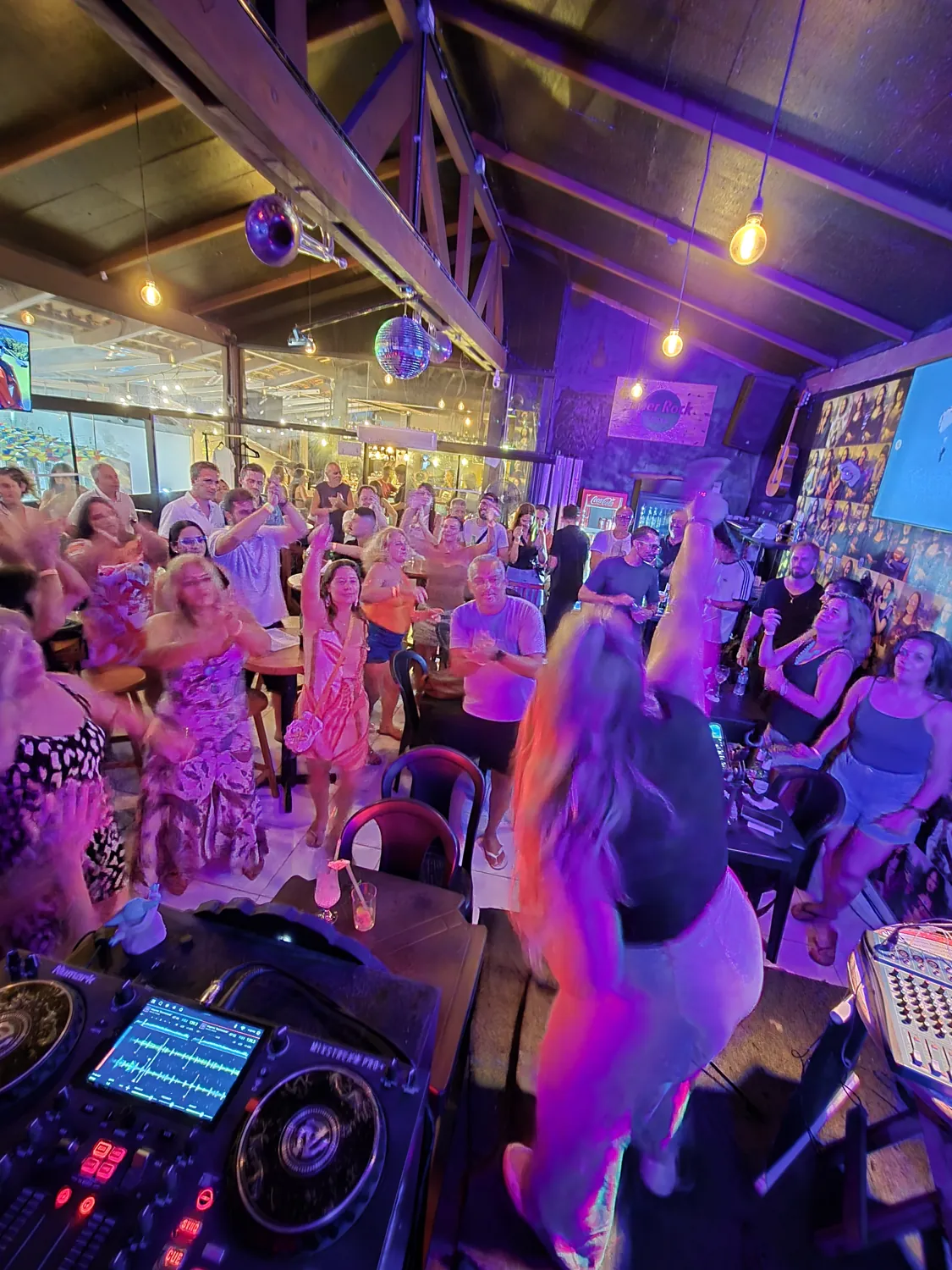 Vida noturna em Porto de Galinhas: balada com musica ao vivo no Beer Rock Pub
